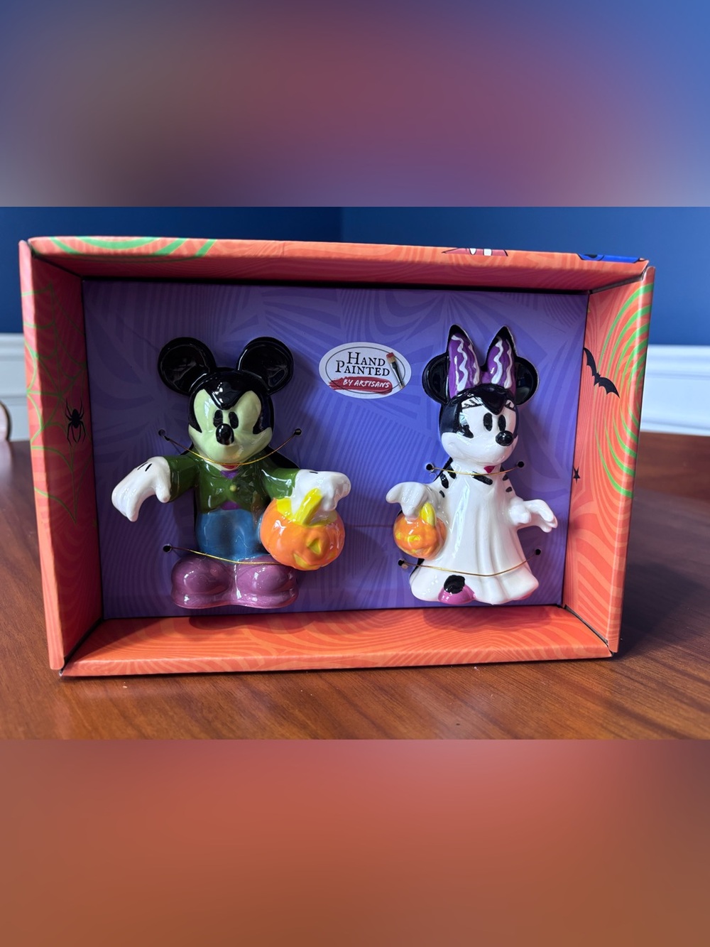 New in box Mickey & Minnie Halloween Salt/Pepper Shakers